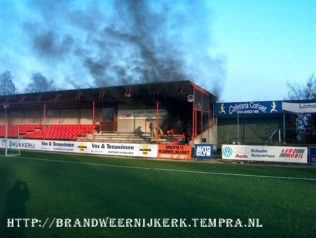 de eerste bluswerkzaamheden worden gedaan door omstanders