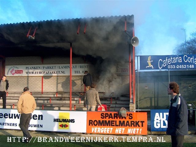 de brand is zo goed als geblust door omstanders
