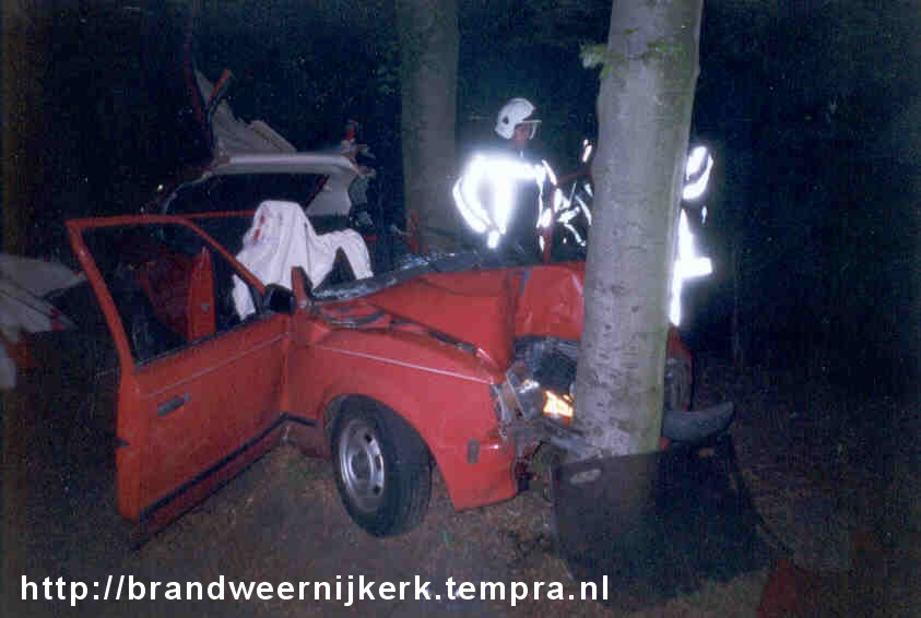 bomen zijn erg hard en dat blijkt maar weer eens hier
